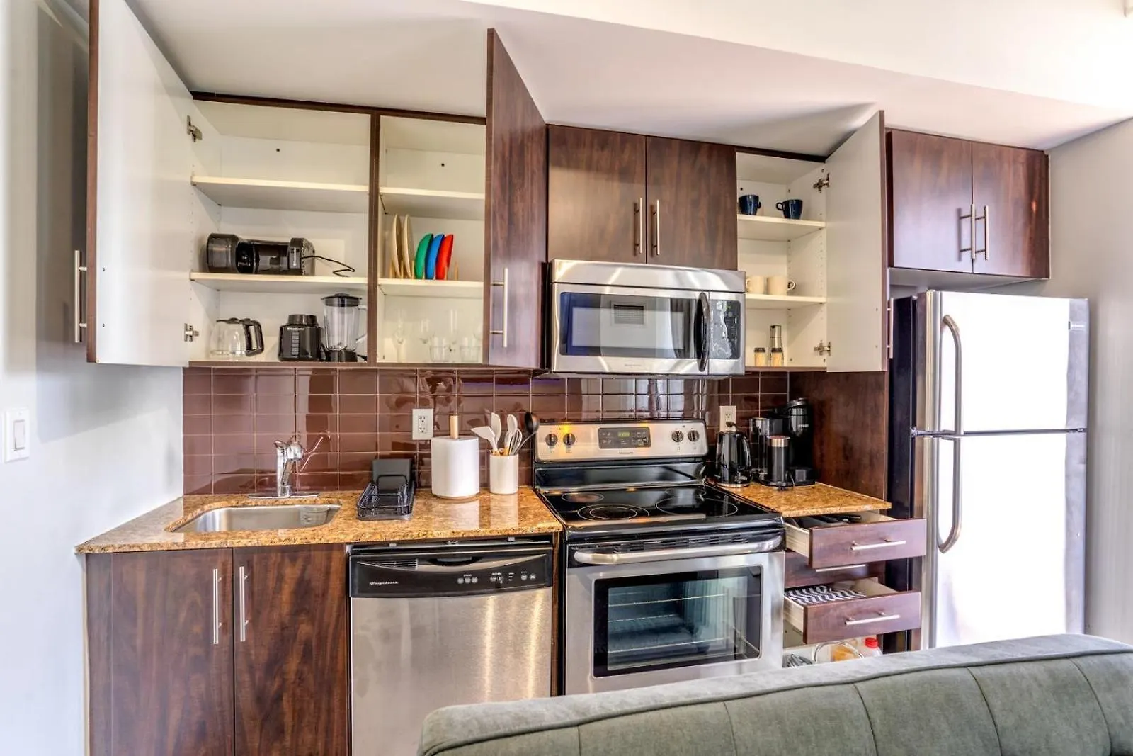 Exquisite Living Toronto Apartment
